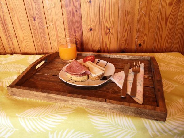 madera, bandejas para desayuno, bandejas artesanales